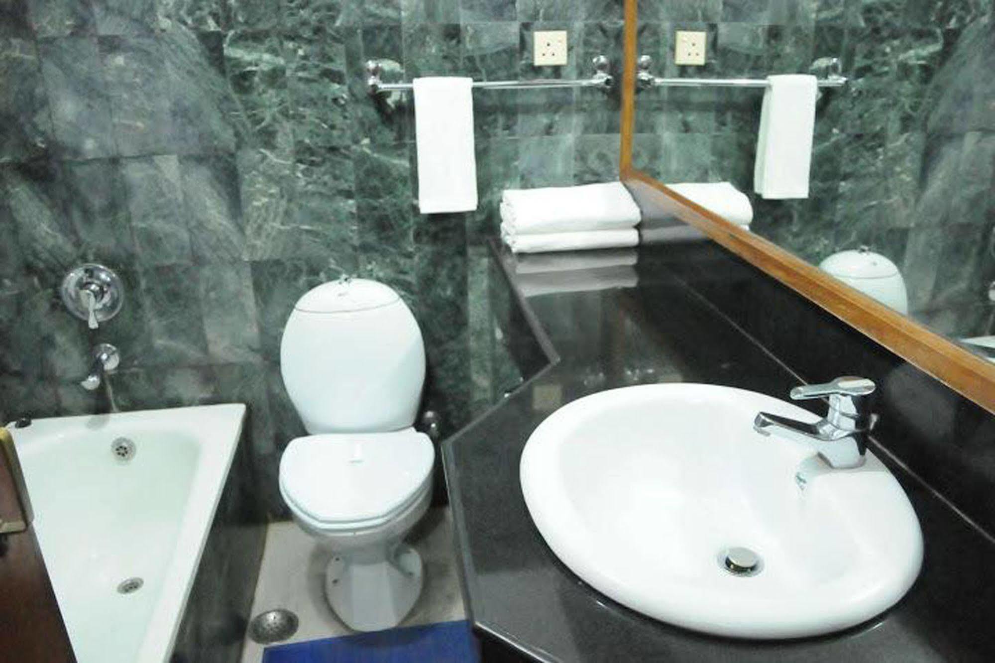Hotel Clarion Jawalakhel Lalitpur Exteriör bild